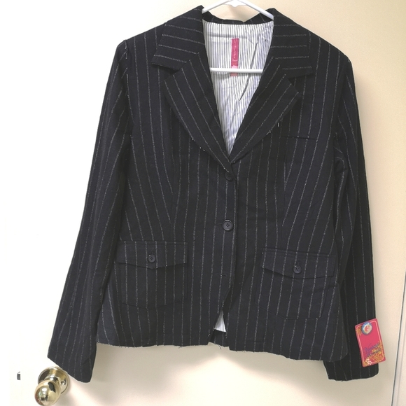 Blazer - Picture 2 of 8